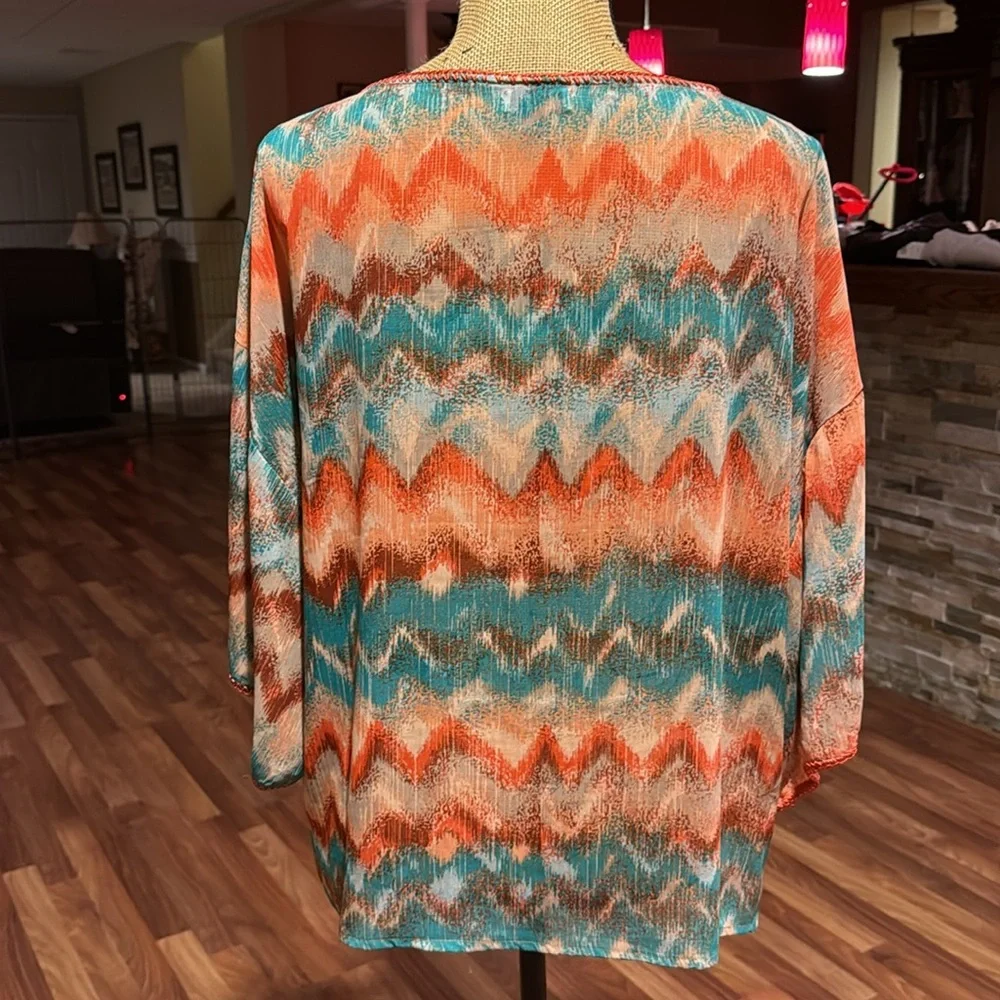Size medium sheer v neck “beach vibes” top - Picture 4 of 4